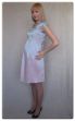 Нарядное светлое атласное платье для беременной